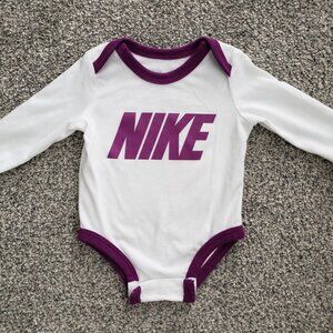 Infant Baby NIKE Outfit Bodysuit White with Purple Trim. 3M 3 Months.